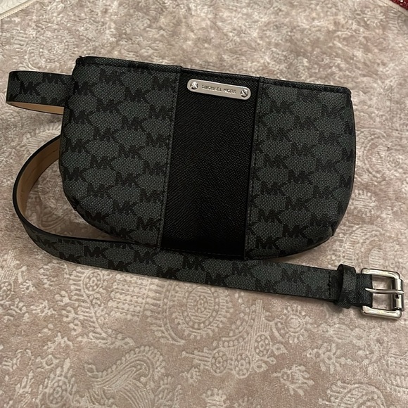 Brand New Michael Kors Black Zippered Belt Bag Fanny Pack w/ Silver Tone Accents main image 10